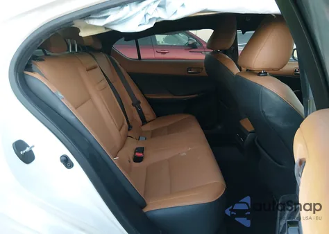 2021 Lexus Is 300 z USA, uszkodzony, nr VIN JTHC81F28M5046705